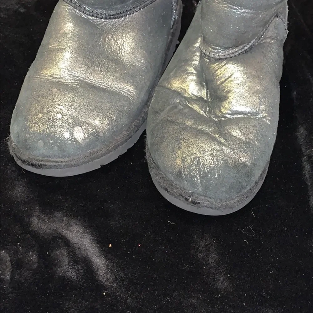 Metallic silver‎ uggs